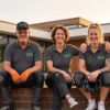 Team der SAG Mauertrockenlegung GmbH aus Leverkusen vor einem Wohnhaus in Nordrhein-Westfalen