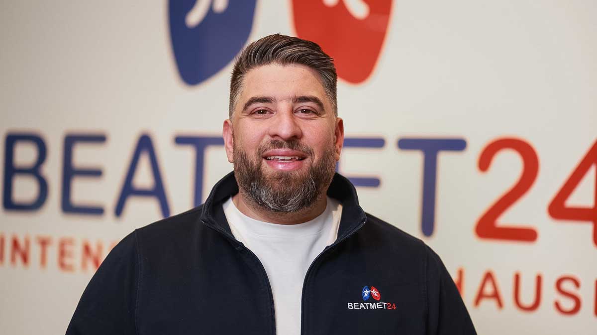 Arian Kozlicic unterstützt mit der beatmet24 GmbH Menschen, die auf außerklinische Intensiv- und Beatmungspflege angewiesen sind.